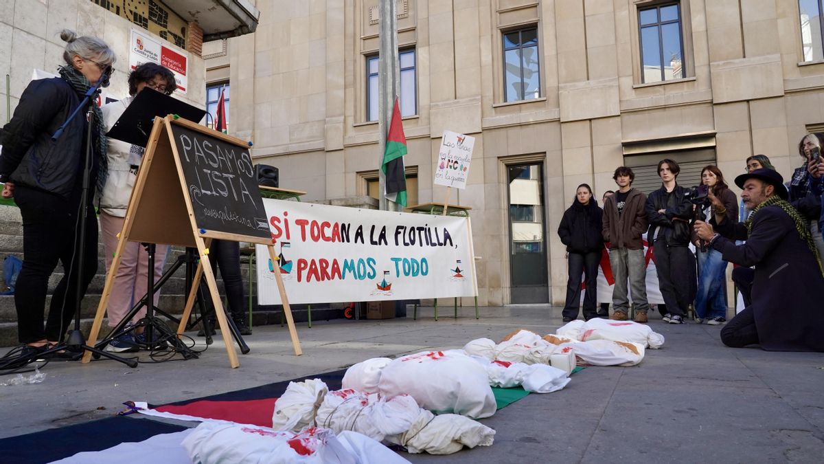 Acto de protesta con lectura de los nombres de niños palestinos muertos en Gaza