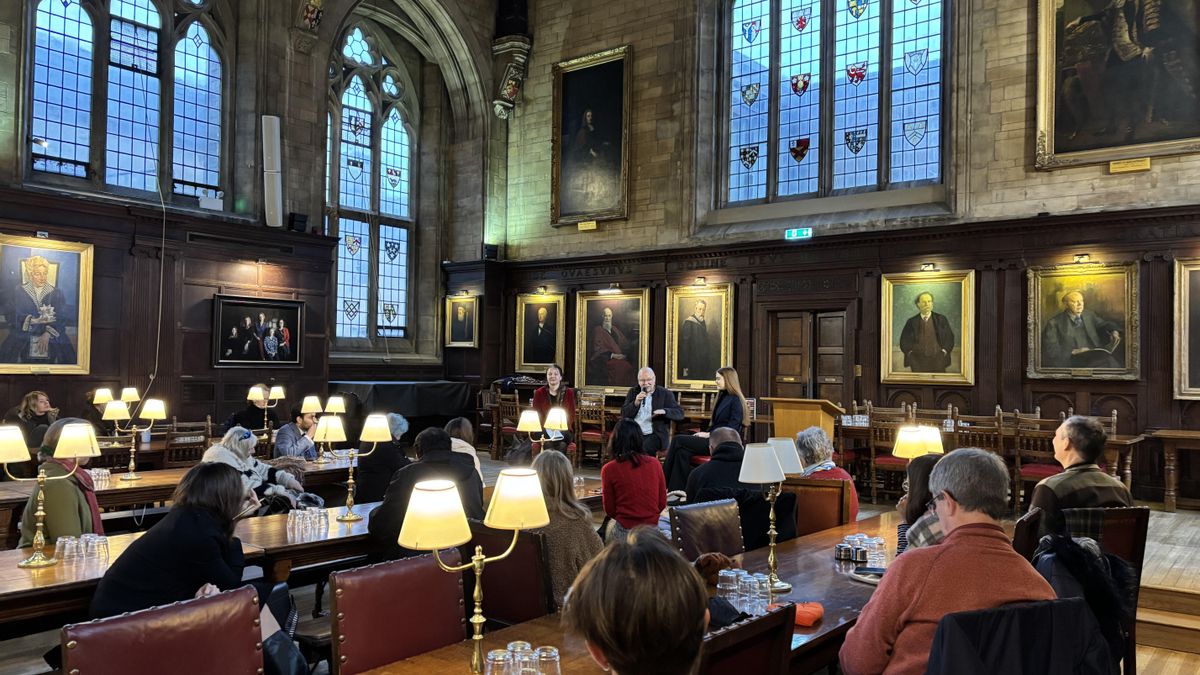 El escritor Andrei Kurkov en un coloquio este sábado en el College Balliol de la Universidad de Oxford.