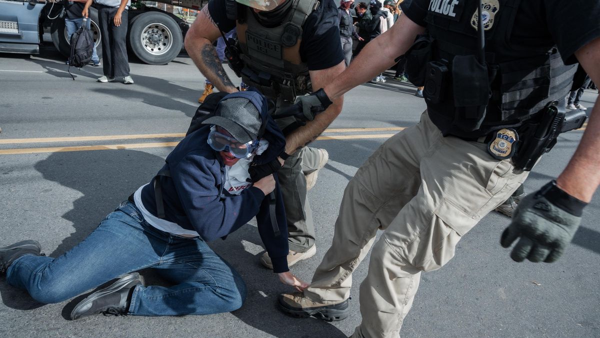 Detención por parte de agentes del ICE, el pasado 26 de mayo en Newark (Nueva Jersey, EEUU). 