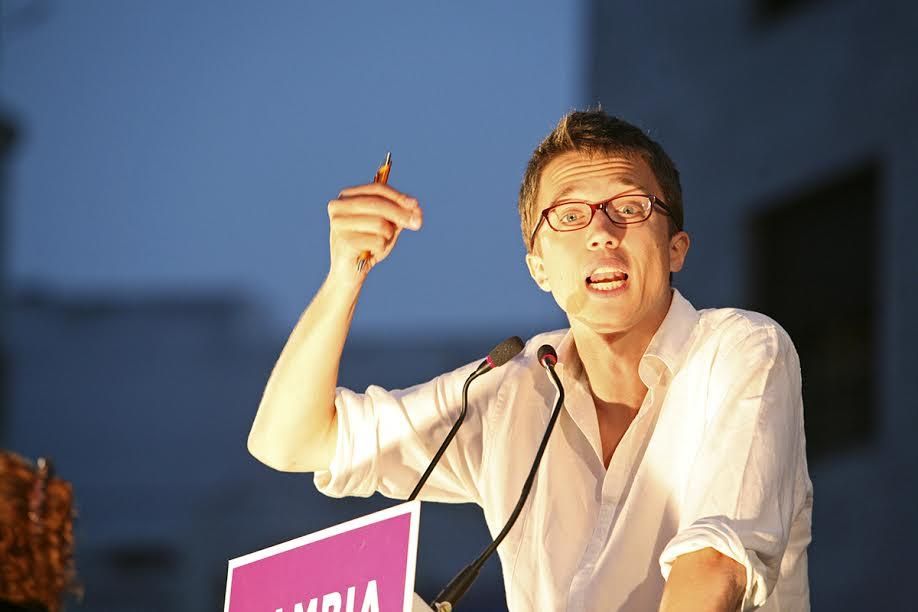 Iñigo Errejón, en el mitin de la plaza del Pilar de Guanarteme, en Las Palmas de Gran Canaria. (ALEJANDRO RAMOS)