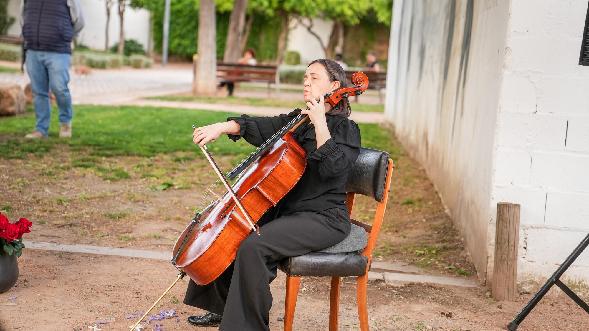 Homenaje artístico en Orive a las víctimas de Adamuz