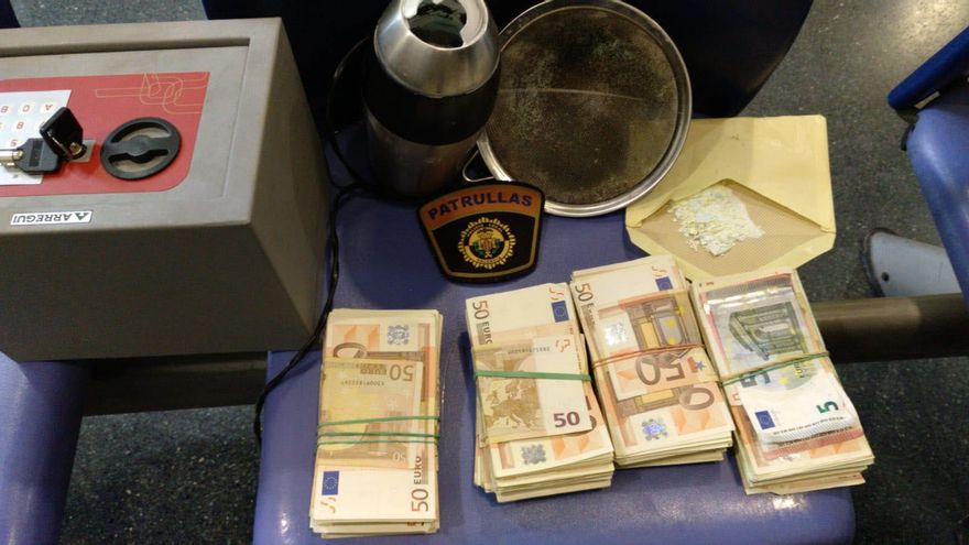 Droga y dinero en metálico incautada en una operación.