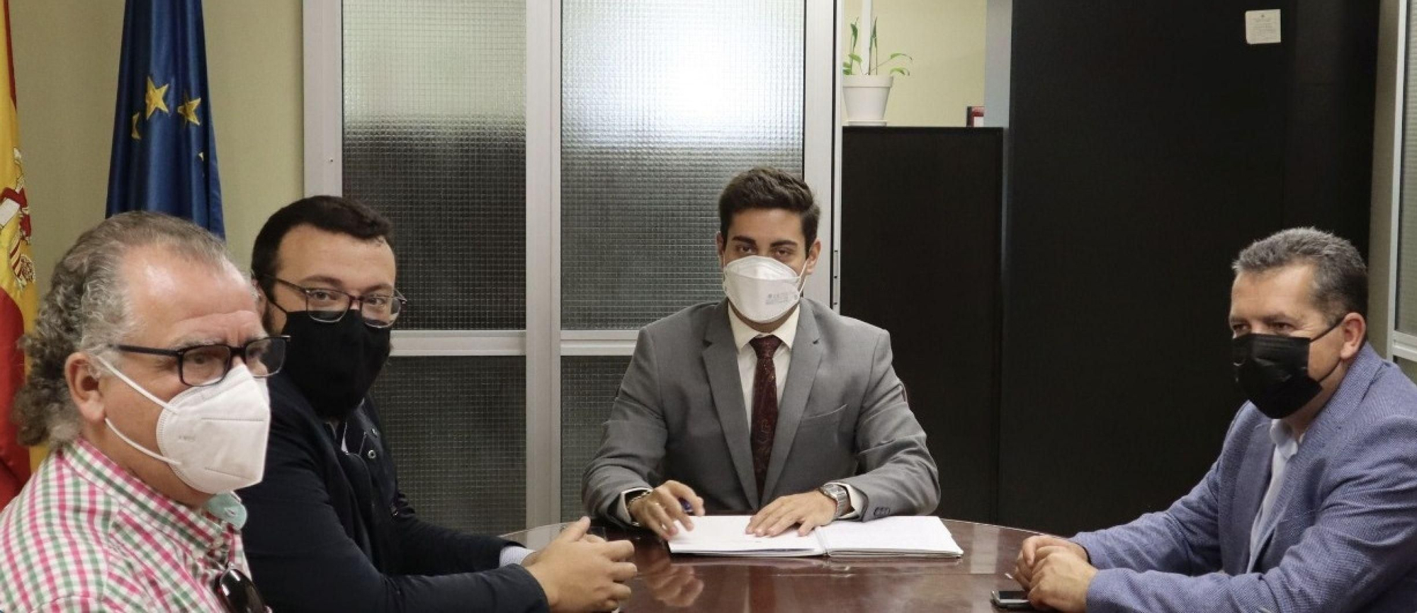 Un momento de la reunión de una delegación del Ayuntamiento de Santa Cruz de La Palma  con el director general de Infraestructuras Turísticas del Gobierno de Canarias.