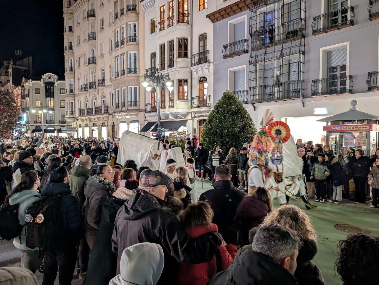 Los Antruejos de León pasean la auténtica tradición del Carnaval de los pueblos ante miles de personas