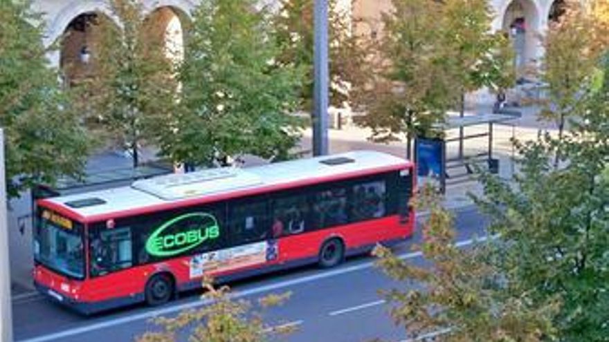 La OCU denuncia las dificultades de las personas con discapacidad para acceder a los autobuses de Zaragoza