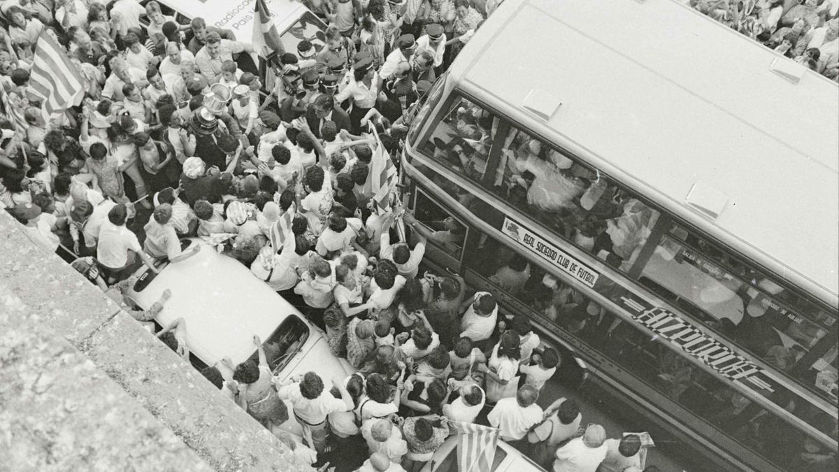 Recibimiento junto a la Diputación y en la plaza de Gipuzkoa