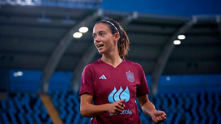Aitana Bonmatí: "Los primeros días fueron difíciles, pero ahora estamos concentradas en el partido"