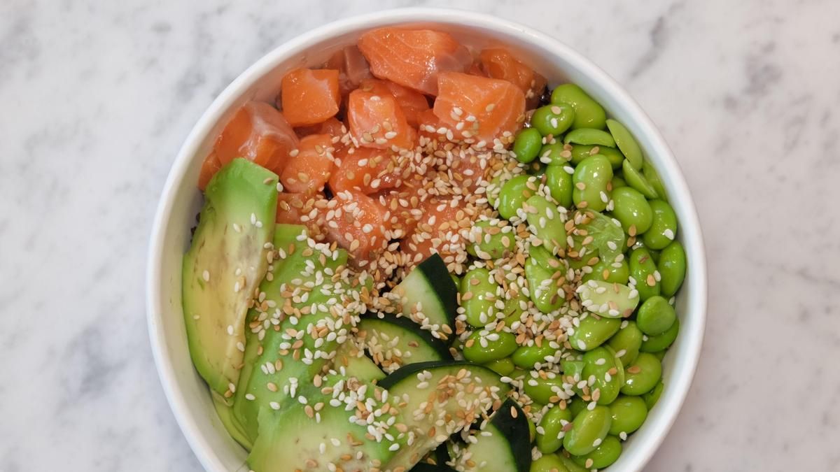 Ensalada de aguacate y salmon: rápida y refrescante