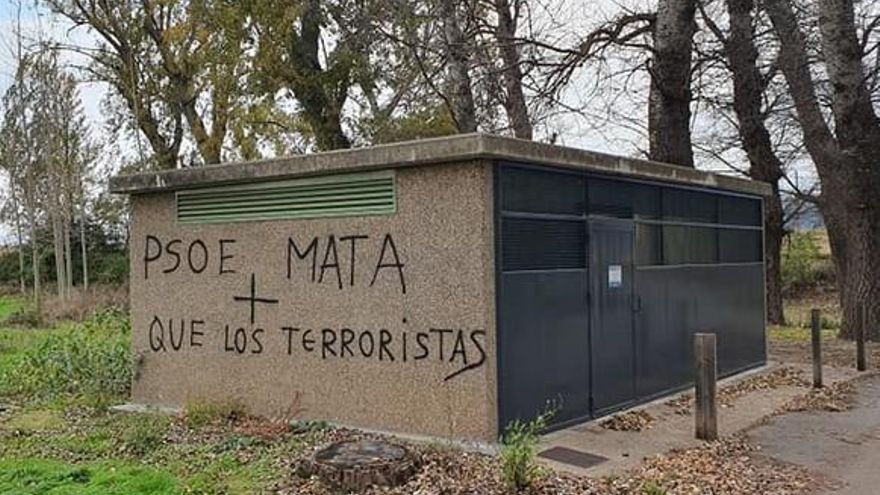 Aparecen pintadas en Haro contra la alcaldesa y el PSOE