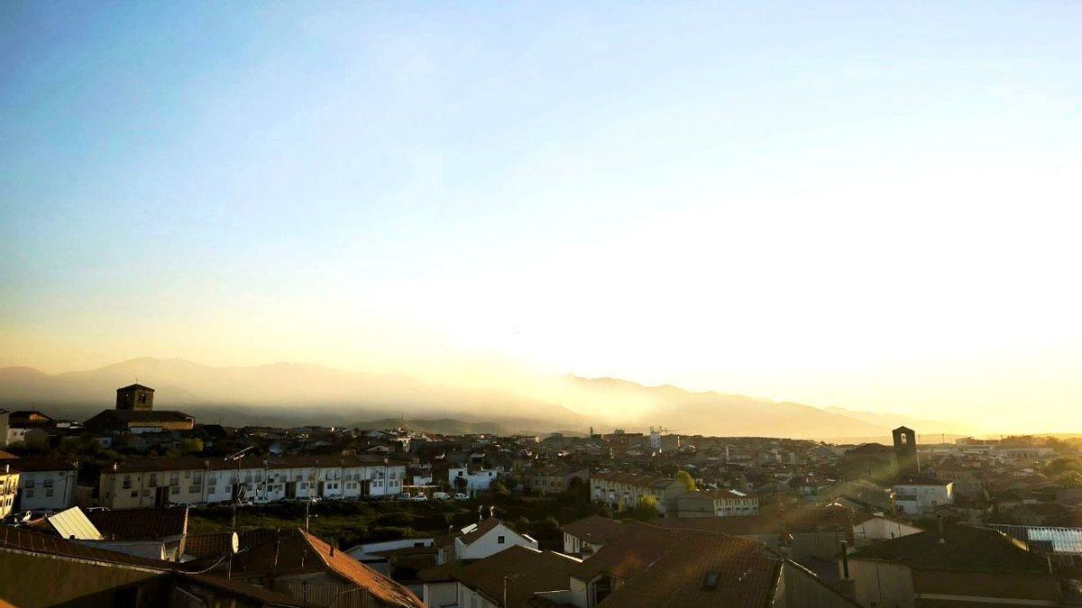 El humo del incendio de Losar de la Vera obliga a extremar precauciones mientras el fuego alcanza ya las 550 hectáreas