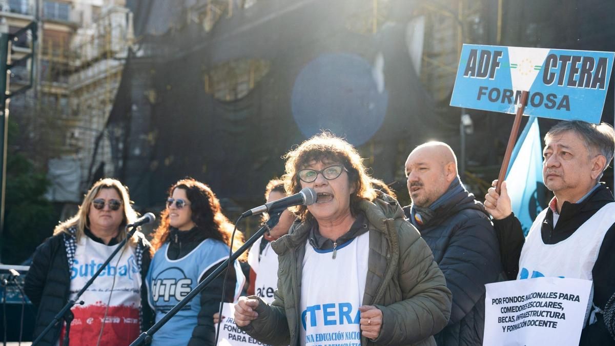 CTERA realiza medidas de fuerza para pedir justicia y el esclarecimiento de la muerte de la docente Nancy Godoy en Corrientes.