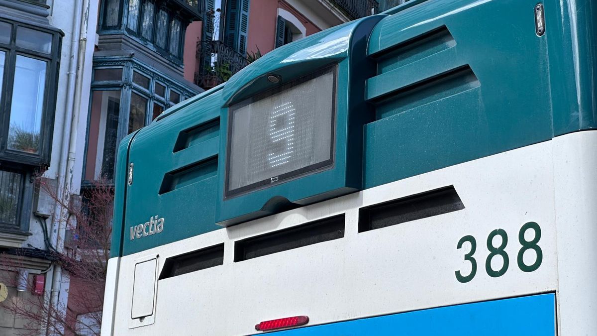 Los autobuses de la prometida línea "100% eléctrica" en Pamplona funcionan a base de diésel por las continuas averías