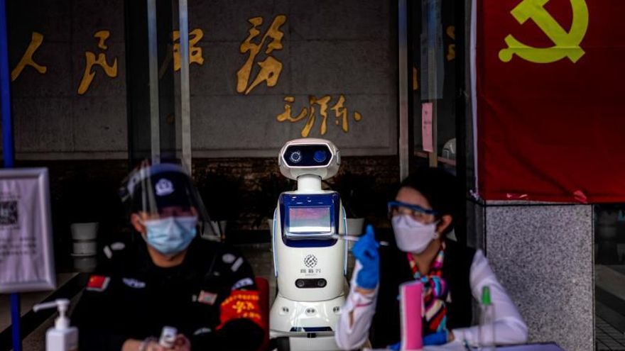 EFE/EPA/ALEX PLAVEVSKI