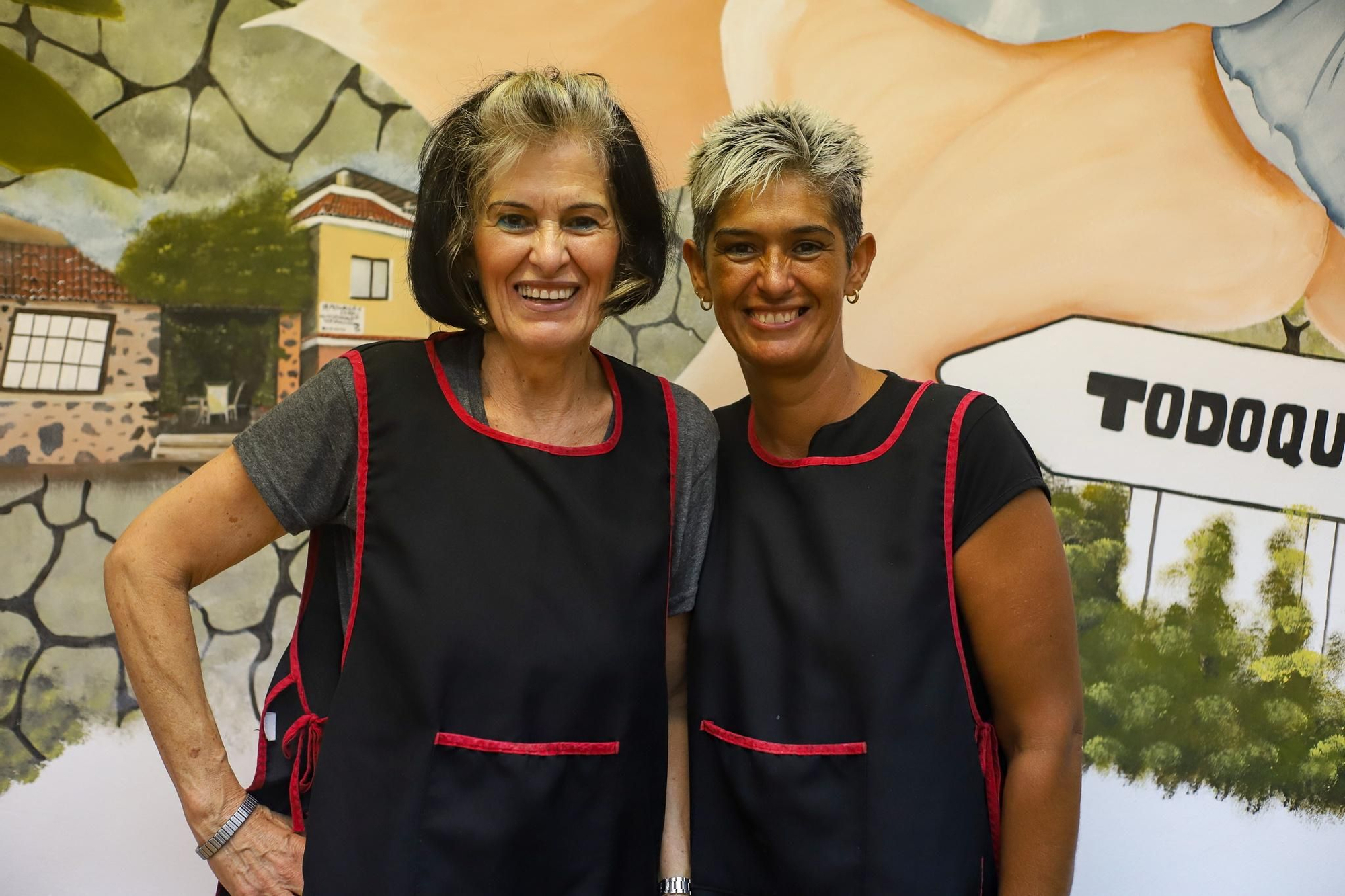 Hace un año, Caroli todavía regentaba la peluquería del barrio de Todoque, en la parte baja de la casa de su madre Rosa, hasta que un 19 de septiembre de 2021 un volcán hizo erupción. LUIS G. MORERA