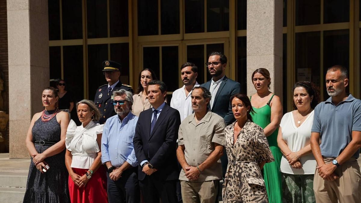 Minuto de silencio en el Ayuntamiento de Córdoba.