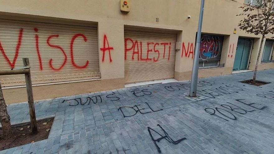 Junts denuncia pintadas propalestinas en su sede en Barcelona