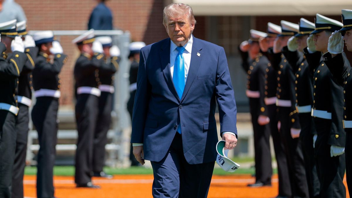 El presidente de los Estados Unidos, Donald Trump, en el Cadet Memorial Field de la Academia de la Guardia Costera de los Estados Unidos, el 20 de mayo de 2026 en New London, Connecticut.