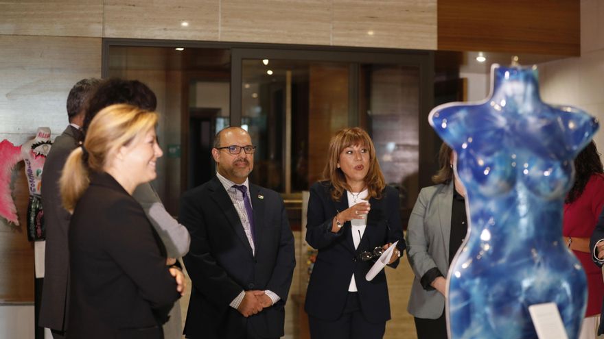 'Arte a dos manos: mujer y salud mental', exposición en las Cortes de Castilla-La Mancha hasta el 24 de octubre