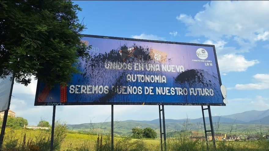 Vandalismo contra Conceyu: dañan sus vallas de León y Ponferrada por su defensa de la Autonomía Leonesa