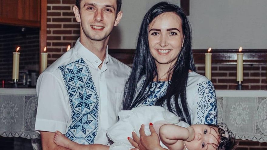 Andreiy, Mariana y su bebé en Madrid, donde vivían.