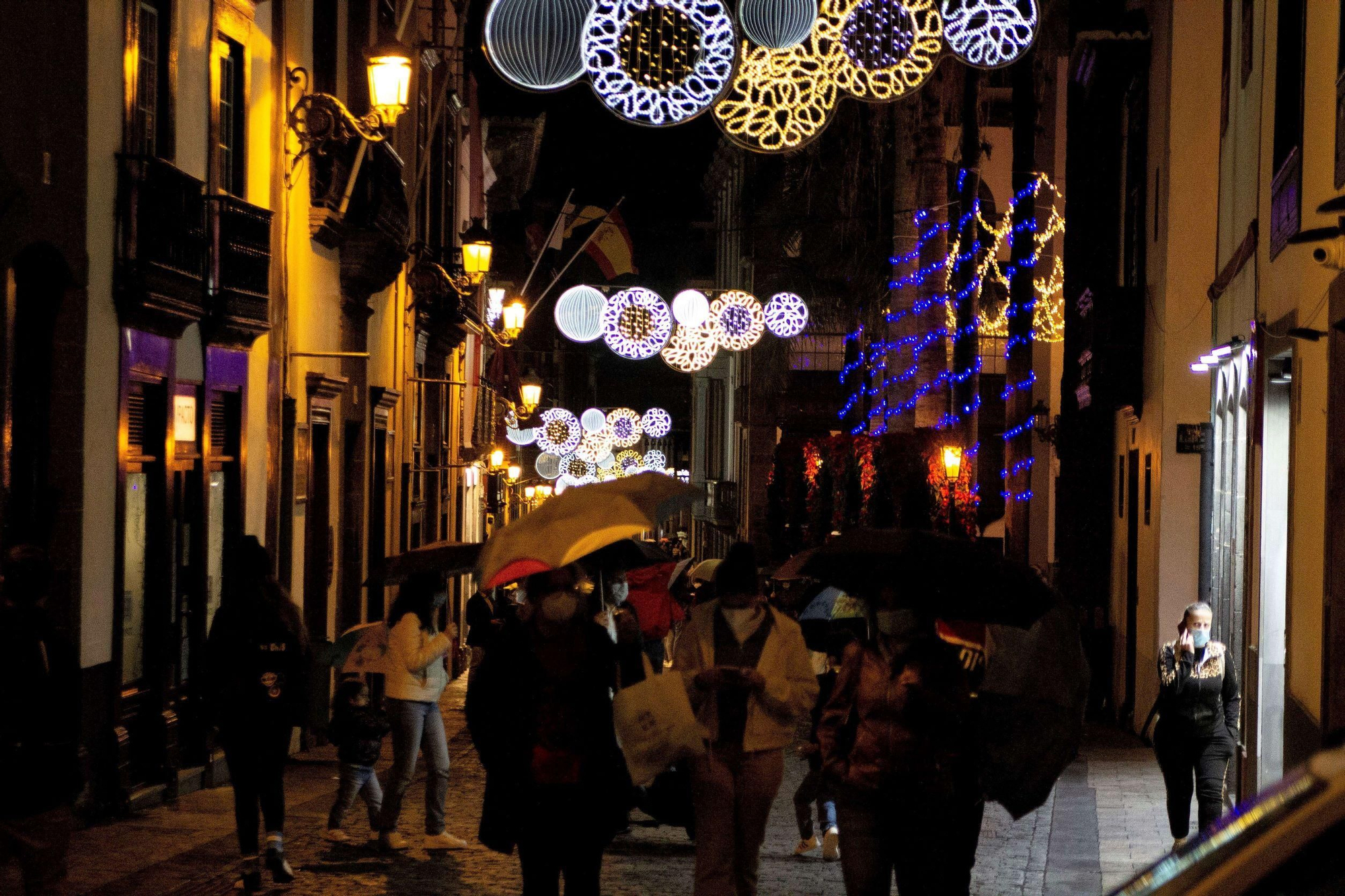 Iluminación navideña en las calles.