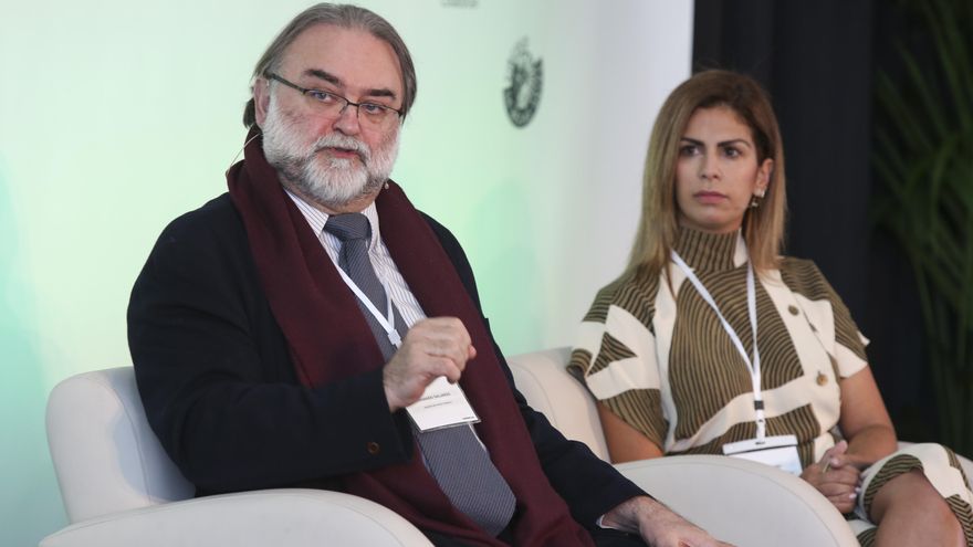 Fernando Gallardo, analista del sector hotelero y Laura Castro, directora insular de Turismo del Cabildo de Tenerife