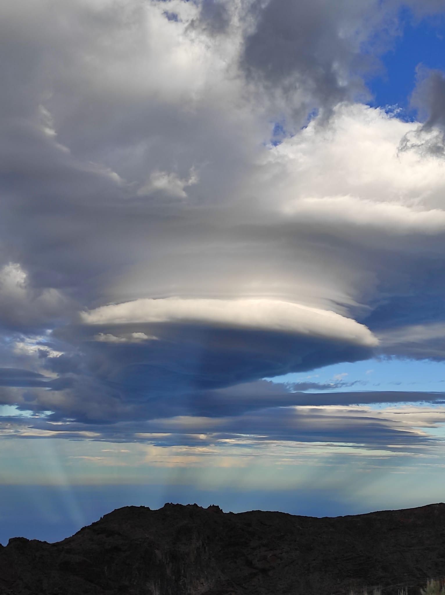 Nube lenticular en el cielo de La Palma este viernes.