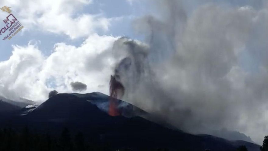 El volcán de La Palma da una tregua tras horas de gran explosividad y emisión de lava