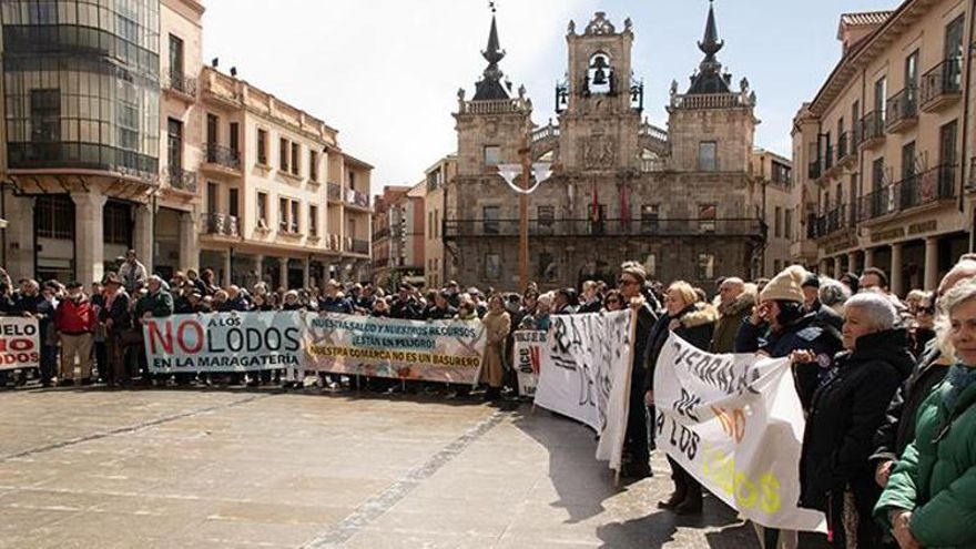 Los opositores a la planta de lodos de Piedralba cargan contra los alcaldes de la zona por “dar la espalda” a los vecinos
