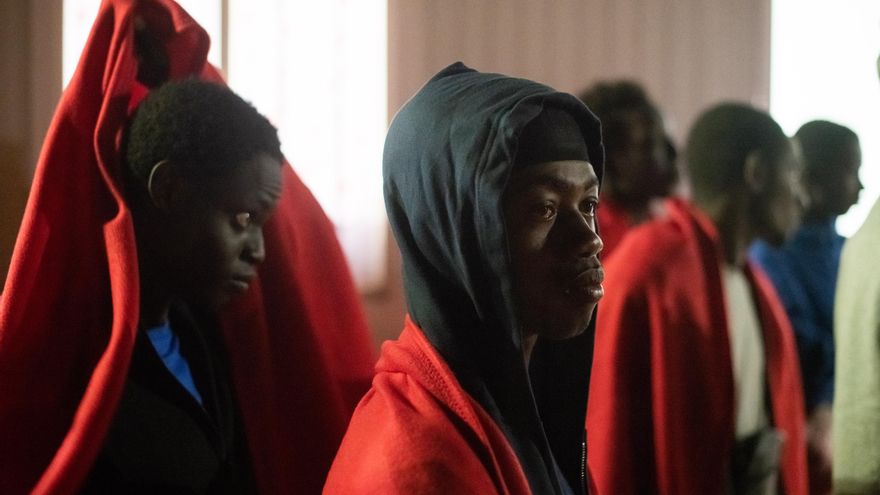 Ni tifus, ni aumento de la criminalidad: los datos que desmontan los bulos contra la inmigración en Canarias