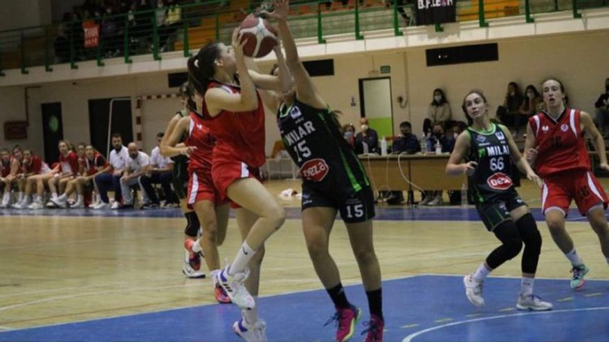 Lance del encuentro entre el Milar Córdoba y el Baloncesto Femenino León
