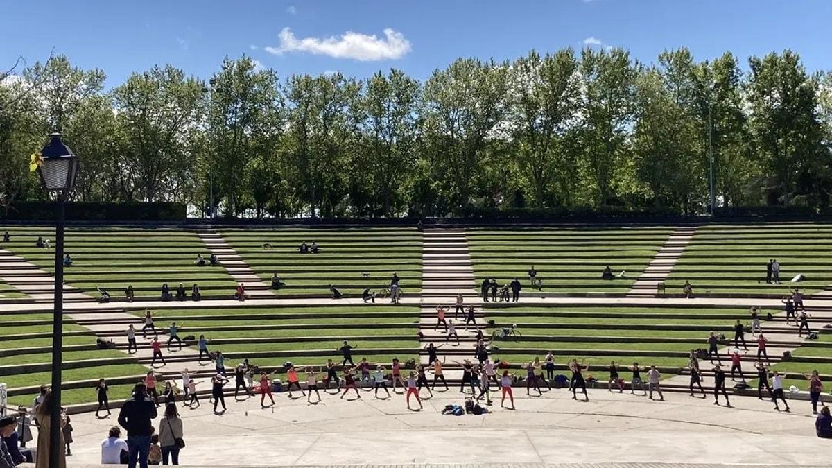 Una fiesta para protestar: movilización vecinal y lúdica en Arganzuela contra la privatización del Tierno Galván