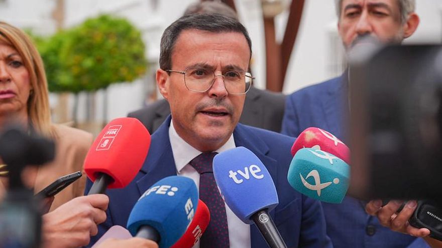El PSOE insta a Guardiola a decidir entre una Extremadura "que gira a la extrema derecha o hacia la igualdad"