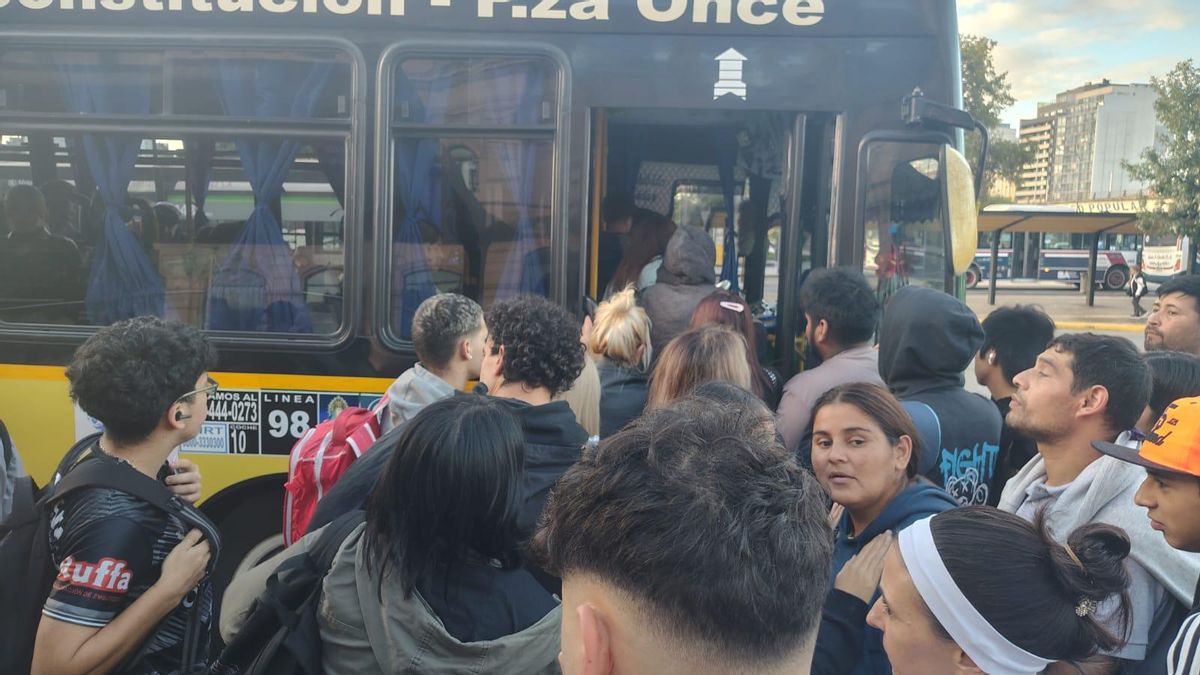 “Ya no aguanto, es como tener un tercer trabajo”: se profundiza el malestar de los usuarios por la reducción de frecuencias de colectivos