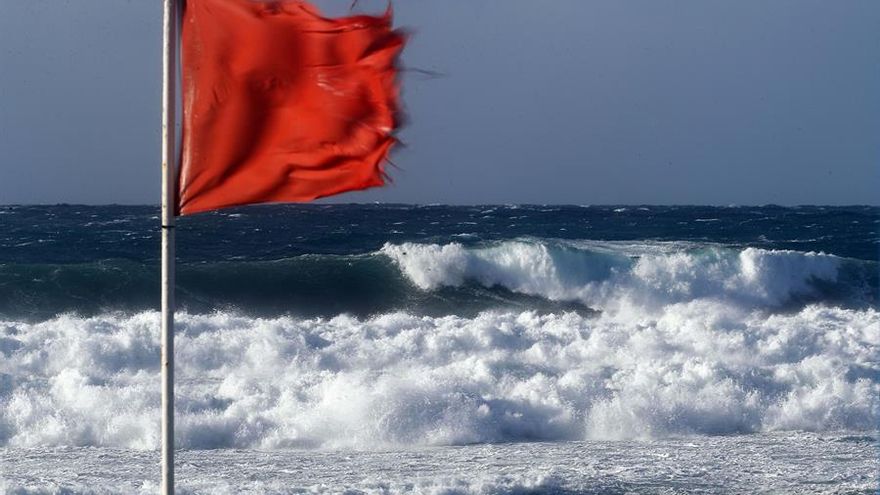 Calima, viento y oleaje, los ingredientes meteorológicos de esta semana en Canarias