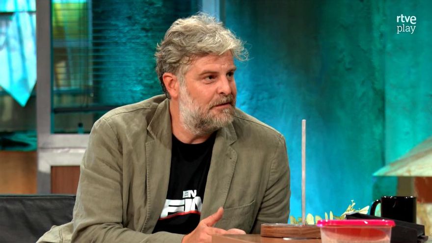 La brillante respuesta de Raúl Cimas a la nueva 'pregunta clásica' de Broncano en 'La Revuelta': ¿Más racista, o machista?
