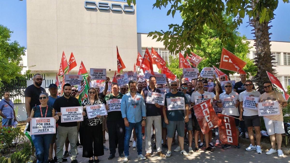 CCOO exige con una concentración un convenio del metal que recoja "mejoras y no recortes"