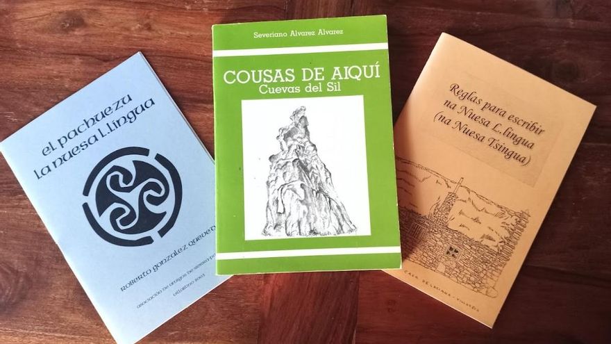 Cuadernillos editados por la Asociación de Amigos Sierra Pambley para asistentes a cursos de patsuezo. // Luis Álvarez