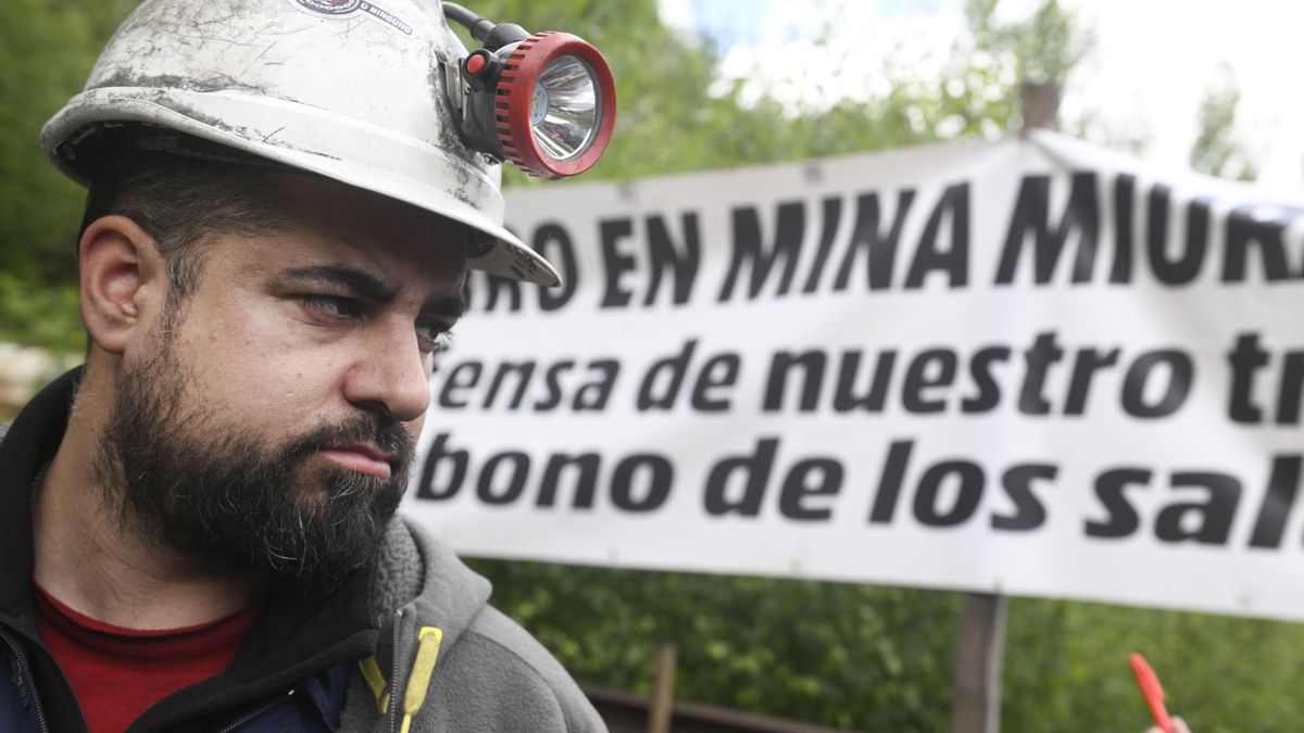 Los mineros de la explotación de carbón de Tormaleo, en Ibias, seguirán mostrando la fuerza de su unión con una marcha a pie hasta Oviedo/Uviéu para reivindicar sus derechos laborales.