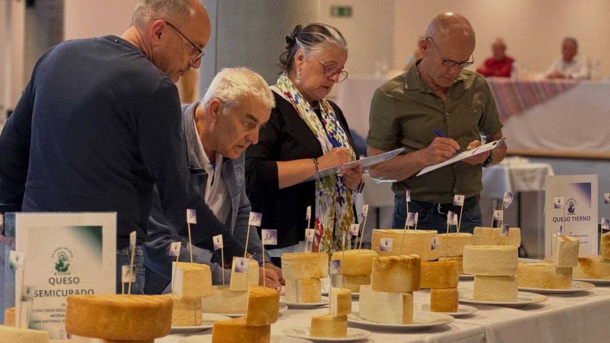 Los quesos de  cabra palmera brillam en los concursos insulares