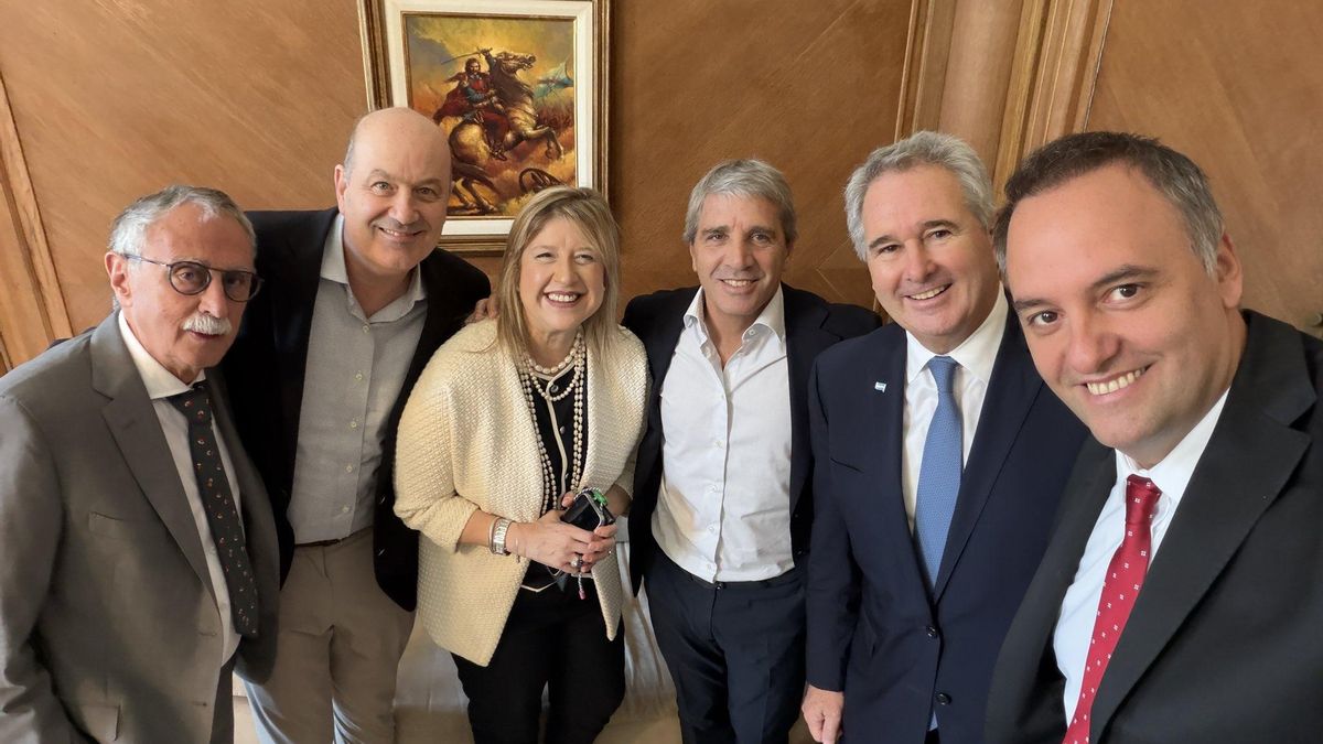 Adorni retomó su agenda en medio de la polémica.