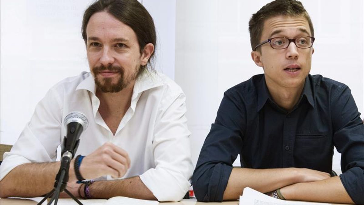 El secretario general de Podemos, Pablo Iglesias, y el secretario político de Podemos, Íñigo Errejón (d), intervienen ante el Consejo Ciudadano de Podemos en Madrid. /EFE
