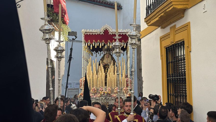 Dolorosa bajo palio de la hermandad del Perdón.