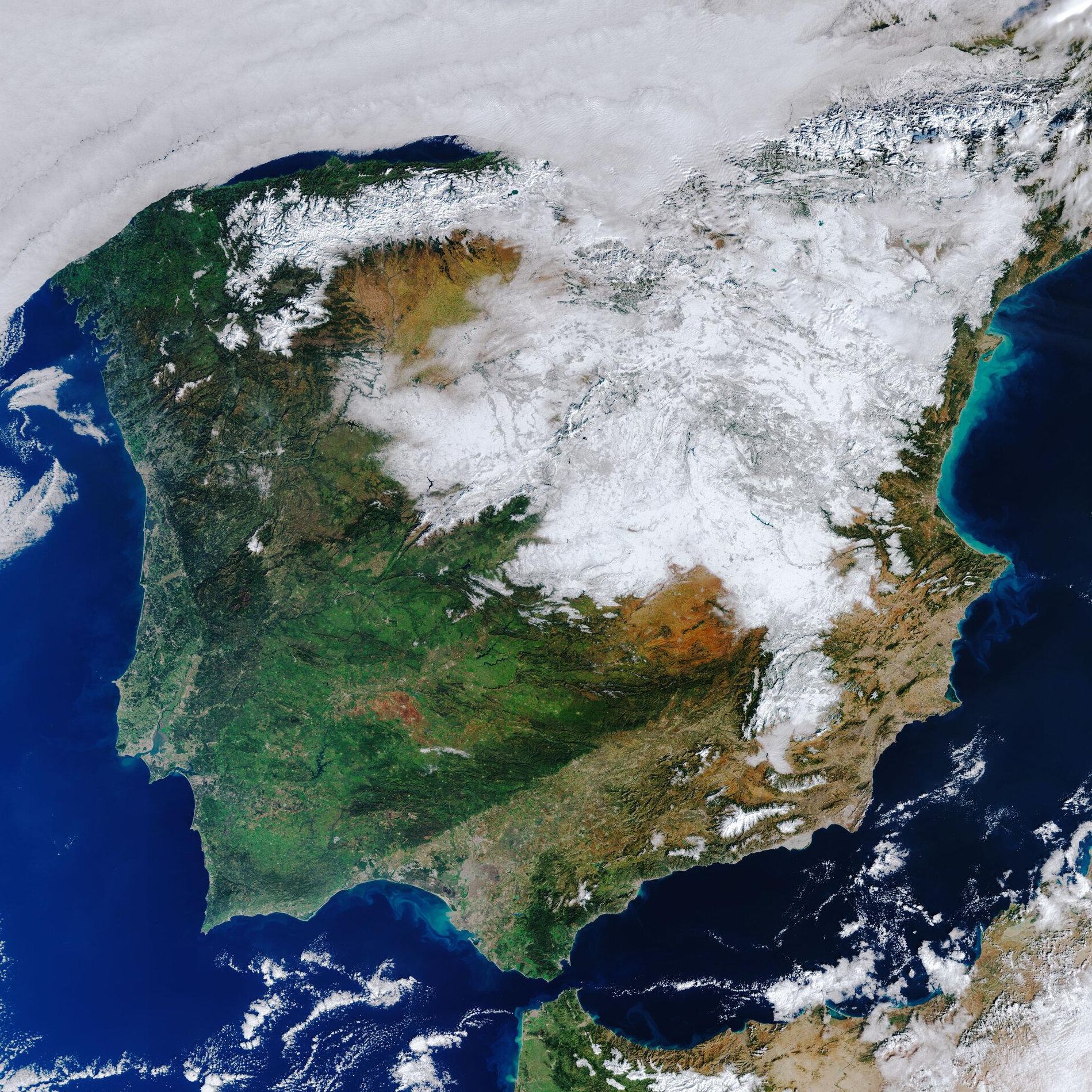 Foto de satélite de la Agencia Espacial Europea donde puede verse parte de la Península Ibérica cubierta de nieve