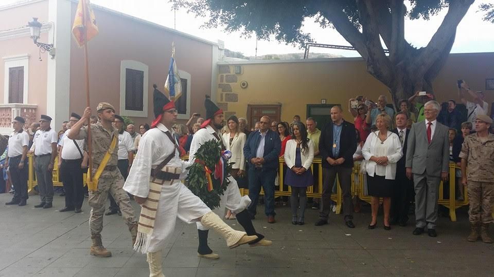 Acto con la participación de las autoridades locales de Santa Brígida, el Canarias 50, Agrupación folclórica San Antonio y representantes de la comunidad holandesa.
