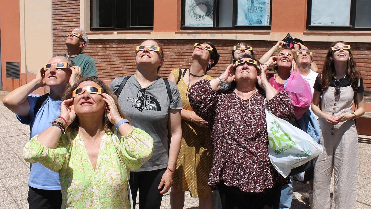 El Albéitar de la Universidad de León se convierte en centro de observación solar en las jornadas ‘Preparando el Eclipse’
