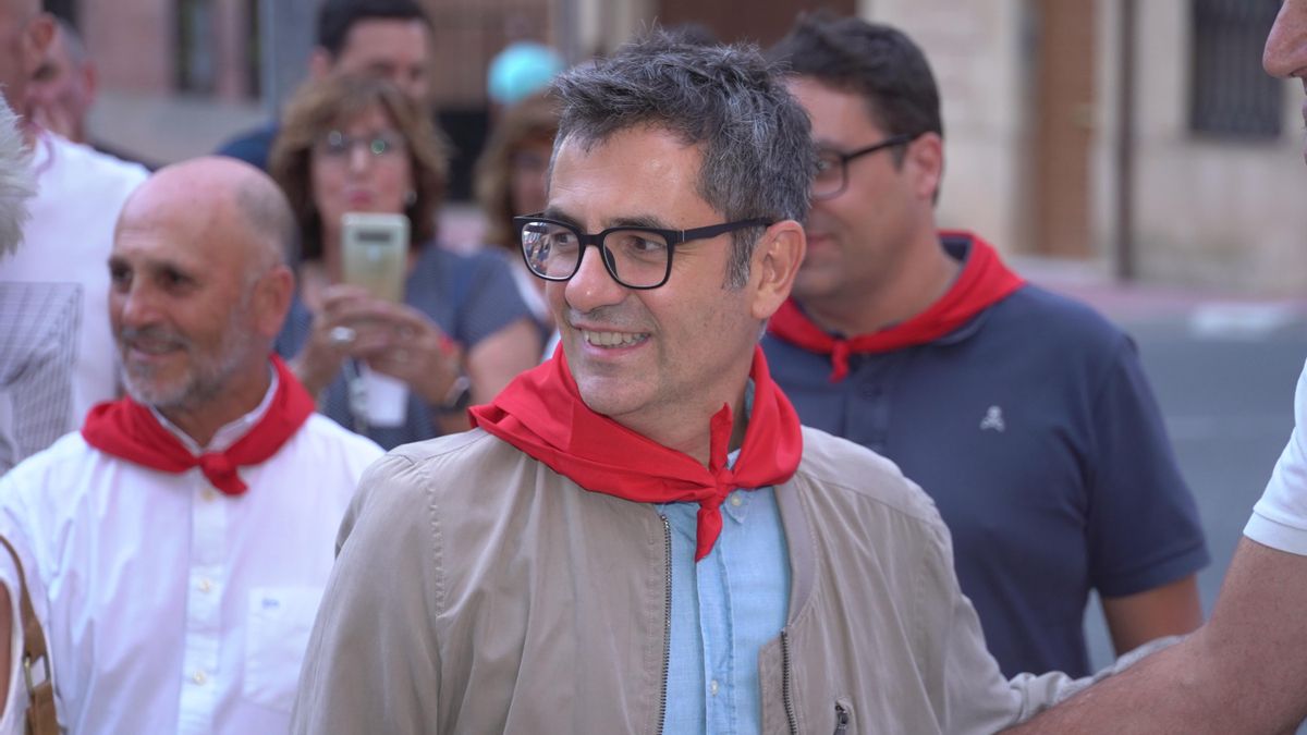 El secretario para la Reforma Constitucional y Nuevos Derechos, y ministro de Presidencia, Félix Bolaños, se reúne en la sede de la agrupación con militantes y simpatizantes en plaza La Plazuela, a 8 de septiembre de 2022, en Alberite, La Rioja (España).