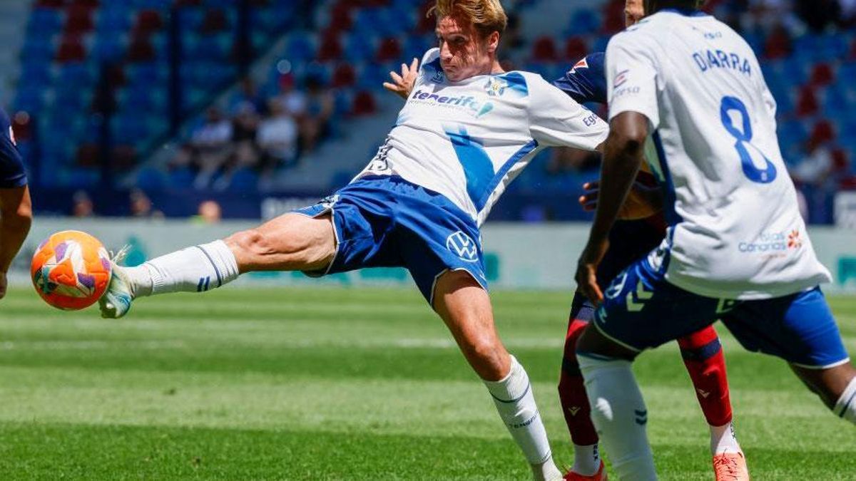 Cantero intenta un control