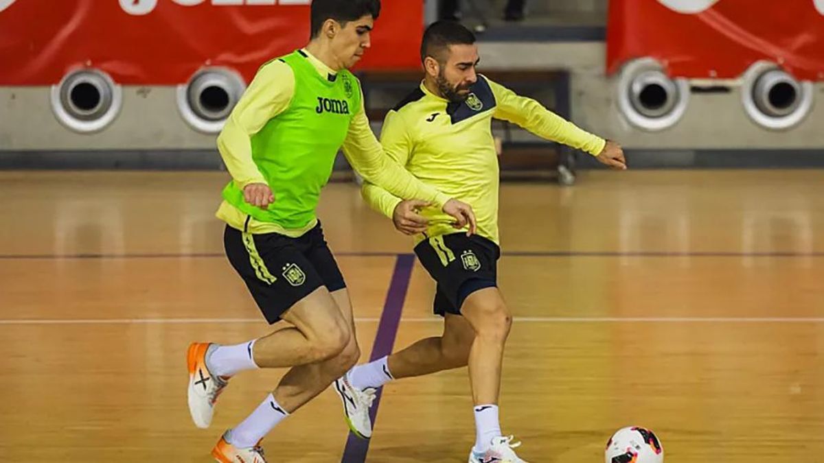 Cecilio en un entrenamiento con España