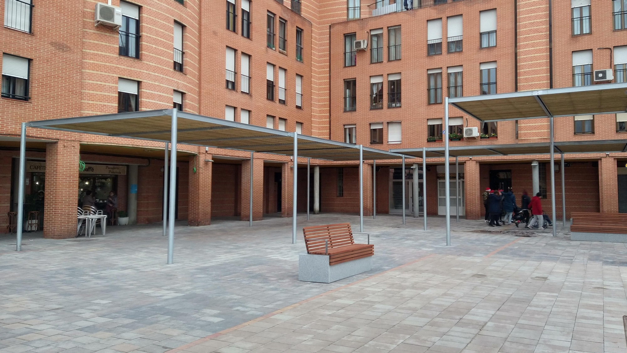 Vista de la plaza de la Remonta reformada